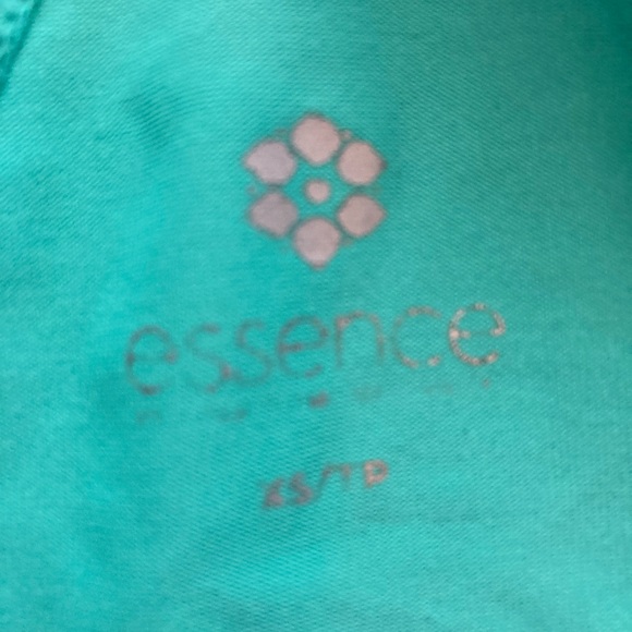 Thyme x-small, maternity, workout t-shirt - Picture 2 of 3